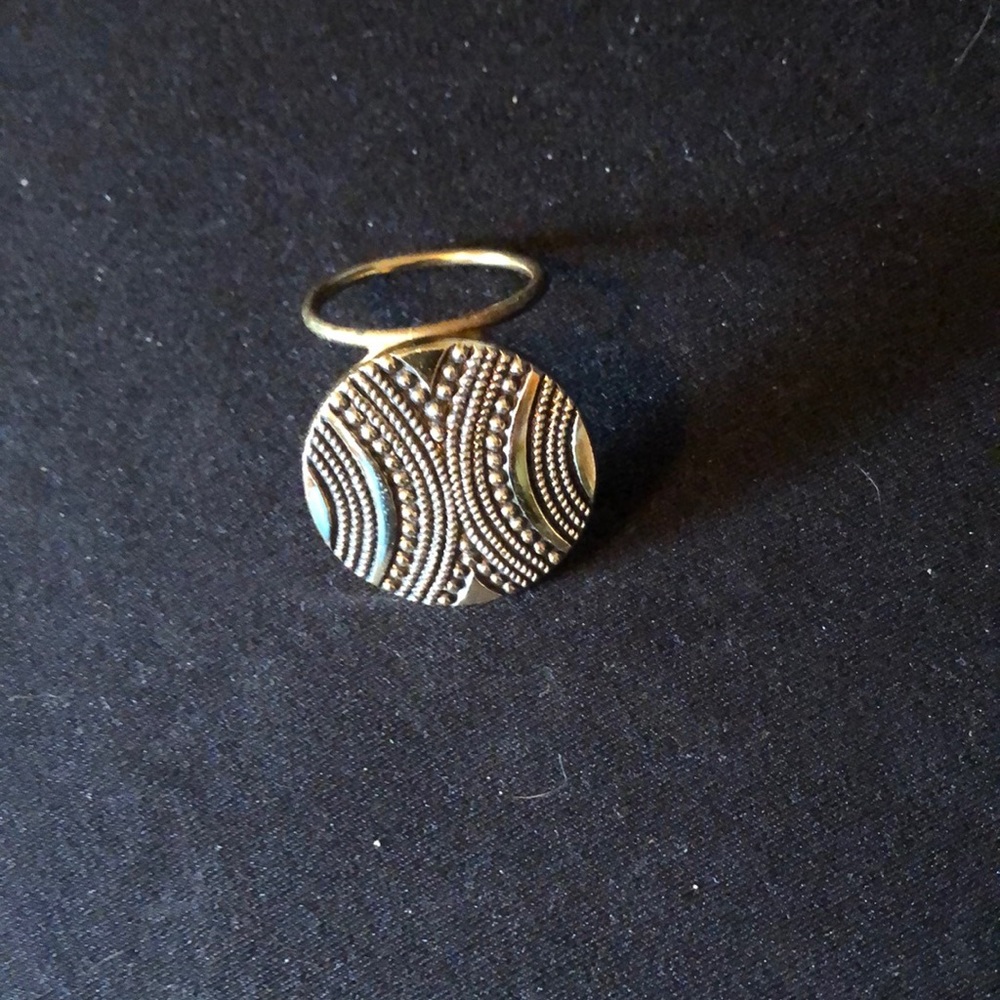 Clip for scarf gold and silver in color